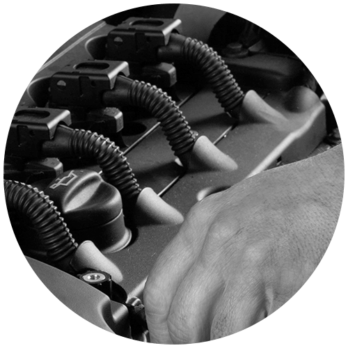 Primer plano de parte de un motor de coche